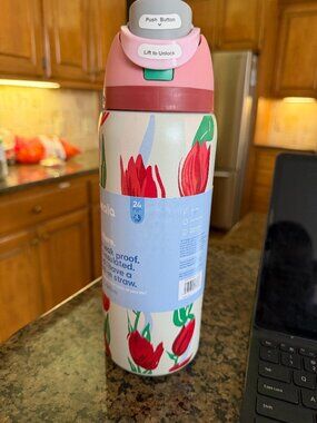 Owala 32oz FreeSip Water Bottle Tulip Bouquet – Urban Outfitters 2025 Gift